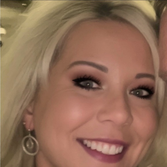 Meet your Posher, Christi - Picture 1 of 1